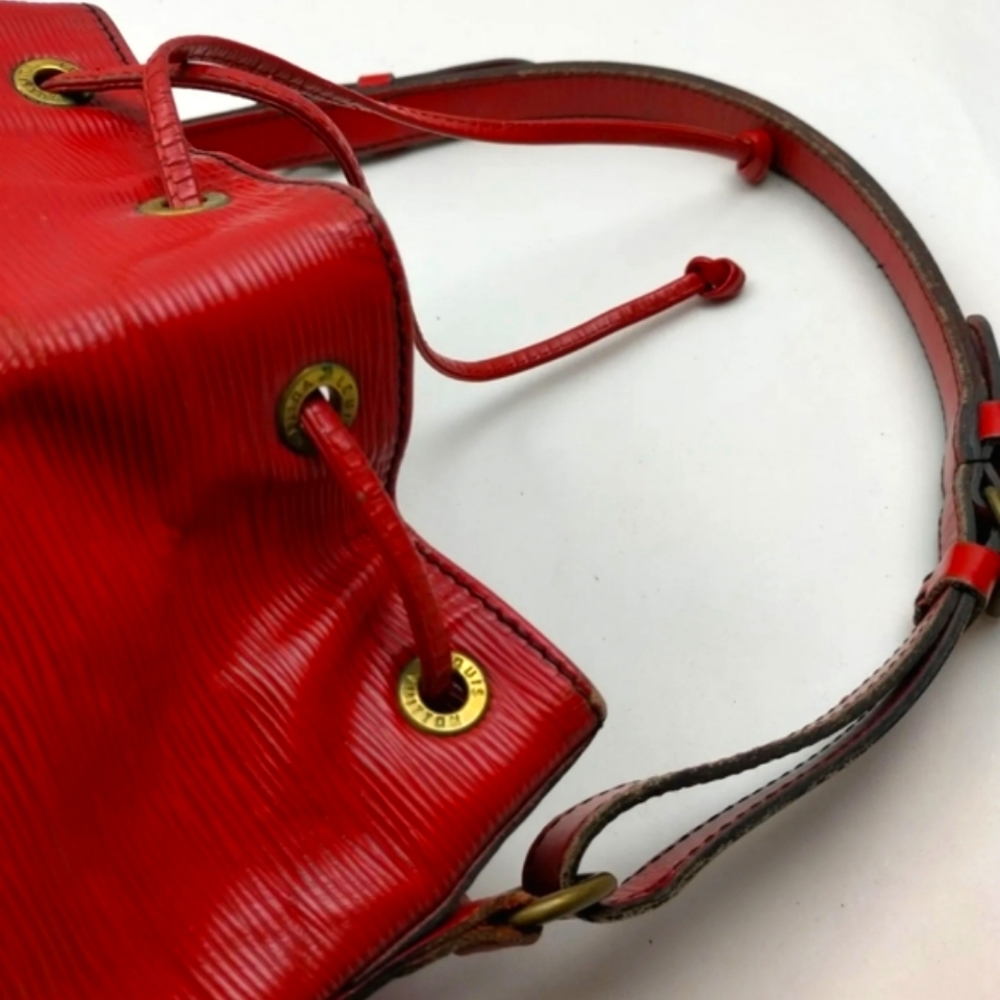 Louis Vuitton Shoulder Bag Epi Red - Picture 4 of 9